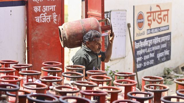 सरकार ने गैस बुकिंग नियम में किया बदलाव, बड़े परिवारों को बनानी पड़ेगी बेहतर योजना

