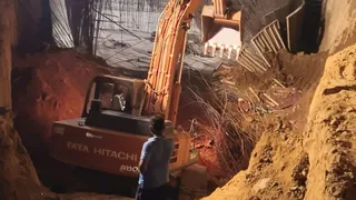सिग्नेचर ग्लोबल की कंस्ट्रक्शन साइट को बिना अनुमति खुदाई और सुरक्षा मानकों की अनदेखी के कारण बंद कर दिया है।
