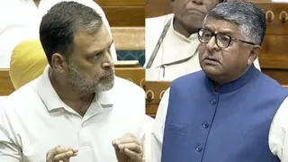 संसद में राहुल गांधी और रविशंकर प्रसाद।