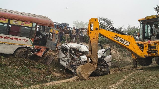 शाहजहांपुर हादसा: बेटे के सिर पर बंधना था सेहरा, कफन में लिपटा मिला शव; भाई-भांजा भी जिंदगी के लिए कर रहे संघर्ष