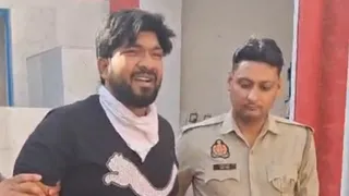 पुलिस गिरफ्त में आरोपित।