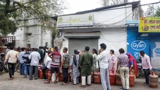 कई शहरों में कमर्शियल एलपीजी की आपूर्ति रोक दी गई है