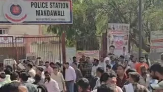 कपड़ा कारोबारी व इंफ्लुएंसर आकाश उर्फ पुष्पेंद्र का शव संदिग्ध हालात में मिली।