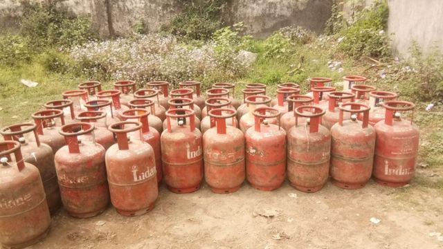 टिहरी: जिला पूर्ति अधिकारी मनोज डोभाल बोले-  जिले में LPG सिलिंडर पर्याप्त, रोज हो रही आपूर्ति
