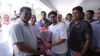 शादी से पहले देहरादून स्थित सीएयू के ऑफिस पहुंचे क्रिकेटर कुलदीप यादव।