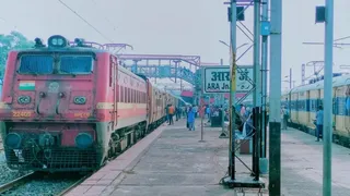 लंबी दूरी की ट्रेनों में पैंट्री सेवा प्रभावित