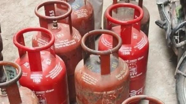 गैस संकट से वैशाली में हाहाकार, शादी-ब्याह वाले परेशान; एसडीपीओ ने दी कार्रवाई की चेतावनी
