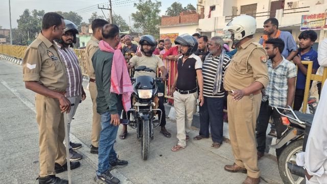गाजीपुर में तेज रफ्तार ट्रेलर की टक्कर से बाइक सवार विवाहिता की मौत, भाई की हालत गंभीर
