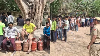 सिलिंडर के लिए लगी लाइन और निगरानी करता पुलिसकर्मी। जागरण