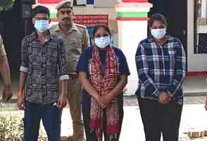 पुलिस गिरफ्त में आरोपित।