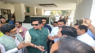 प्रयागराज आगमन पर भाजपा सांसद रवि किशन का स्वागत करते भाजपा पदाधिकारी व कार्यकर्ता। जागरण