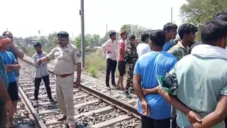 पटना–गया रेलखंड पर घटना के बाद जांच करती पुलिस। फोटो जागरण