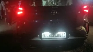 हादसे के बाद कार मौके पर छोड़ फरार हुए बदमाश।