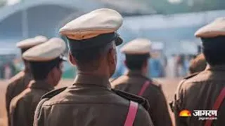 दारोगा भर्ती परीक्षा के पूछे गए प्रश्न में आए पंडित शब्द को लेकर विवाद बढ़ रहा है।