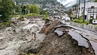 हिमाचल प्रदेश के जिला मंडी में बादल फटने से हुआ भारी नुकसान। जागरण आर्काइव