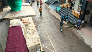 ग्रेटर नोएडा में सुबह हुई हल्की बारिश से लोगों को गर्मी से मिली राहत। जागरण