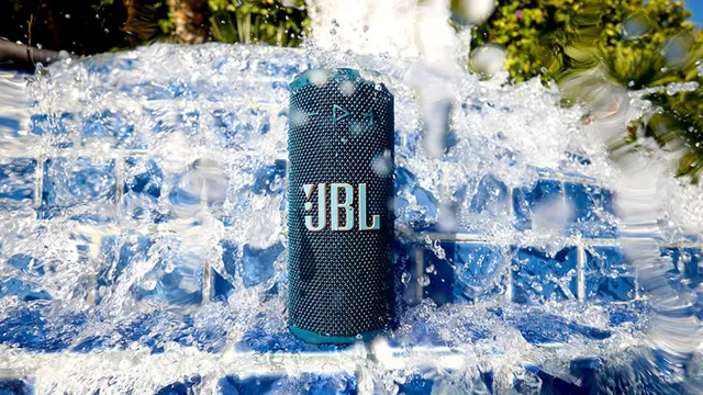  JBL Grip स्पीकर AI Sound Boost फीचर और 12 घंटे तक बैटरी लाइफ के साथ हुआ लॉन्च, चेक करें कीमत और फीचर्स
