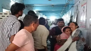नरकटियागंज में घटना की सूचना पर रोते बिलखते स्वजन। जागरण