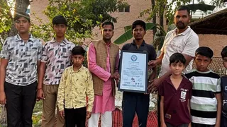 योगाजंलि विद्यापीठ ट्रस्ट पांचली खुर्द में सर्टिफिकेट के साथ प्रतीक। सौ. स्वयं