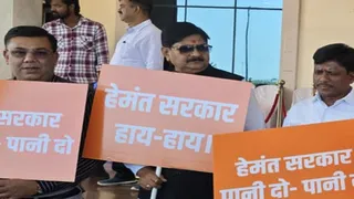 बजट अनुदान पर चर्चा के दौरान धनबाद से भाजपा के विधायक राज सिन्हा ने सदन में उठाया सवाल।