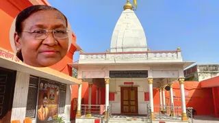 वृंदावन के दावानल कुंड स्थित उड़िया बाबा आश्रम में स्थित उड़िया बाबा महाराज का समाधि स्थल। इंसेट में राष्ट्रपति। फोटो: जागरण।