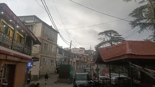 चकराता में छाई आसमान पर काली घटाएं।।
