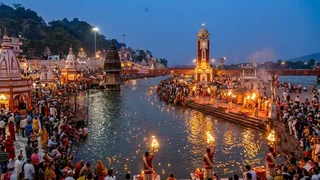 हरिद्वार जा रहे हैं? हर की पौड़ी के अलावा ये 5 एक्सपीरियंस भी हैं बेहद खास; जरूर करें एक्सप्लोर (Image Source: AI-Generated)