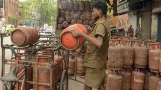 पटना में एलपीजी सिलिंडर डिलीवरी में डीएसी कोड बना बाधा, उपभोक्ता परेशान (ANI)