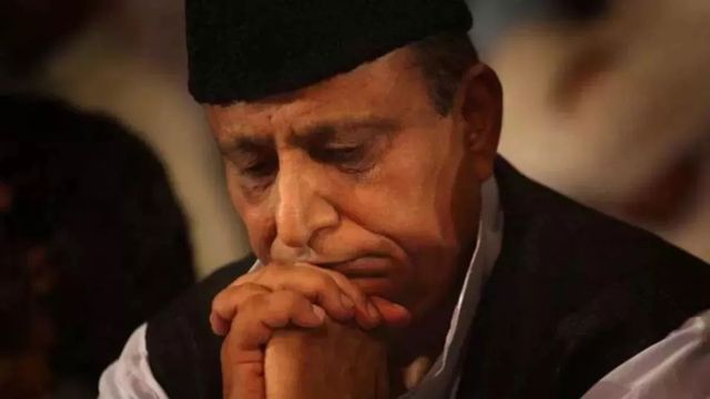 '...काले कपड़े पहनकर ईद मनाएं', आजम खां के नाम पर फर्जी संदेश फैलाने वाले सपा नेता पर FIR

