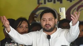 राज्यसभा चुनाव में करारी हार मिलते ही कोलकाता निकले तेजस्वी