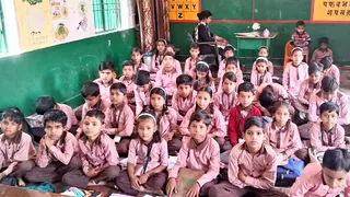 शहर के स्कूल में परीक्षाएं देते बच्चे। जागरण
