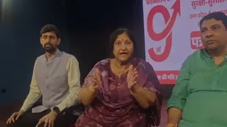 रामलीला मैदान स्थित जानकी भवन में कार्यक्रम के दौरान मेयर सुनीता दयाल और विधायक संजीव शर्मा। वीडियो ग्रैब