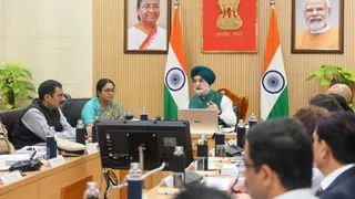 उपराज्यपाल ने डीडीएमए की बैठक में दिए महत्वपूर्ण निर्देश। फोटो: एलजी (एक्स अकाउंट)
