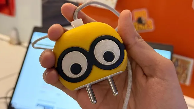  मोबाइल चार्जर पर कवर लगाना सही या नहीं? फायदे और नुकसान दोनों जान लें