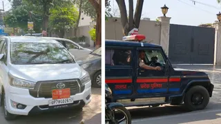 मुजफ्फरनगर में बिंदल्स ग्रुप के ठिकानों पर कार्रवाई को पहुंचे आयकर अधिकारियों की कार, इस दौरान मौजूद पुलिस की गाड़ी