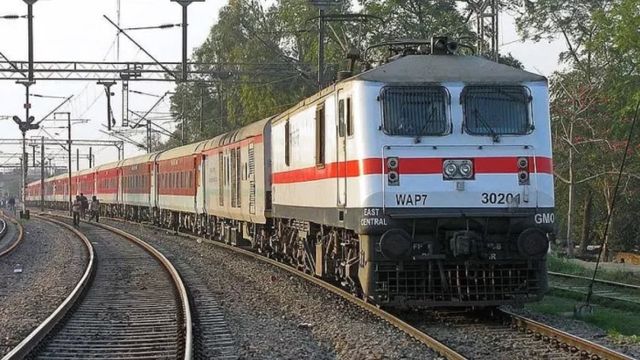 लोकमान्य तिलक-पाटलिपुत्र सुपरफास्ट एक्सप्रेस का नया टाइम-टेबल जारी, यूपी के लोगों को मिलेगा फायदा
