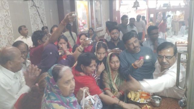 देवी मंदिरों में उमड़ा आस्था का सैलाब, नवरात्र‍ि के पहले दिन की मां स्वरूप शैलपुत्री की पूज
