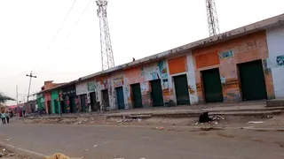 बंद पड़ी आरोपित के ताऊ राकेश की दुकानें। जागरण