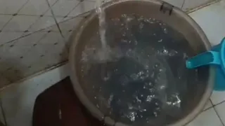 पानी की नमूने लगातार लिए जा रहे हैं। (फाइल फोटो)