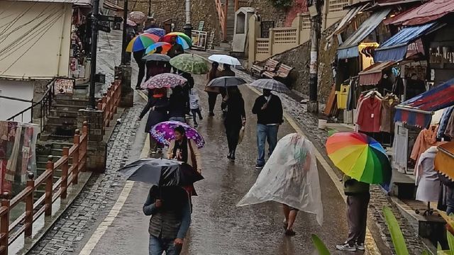 Himachal Breaking News LIVE 20th March 2026: कुल्लू में भूस्खलन और भारी  बारिश से बिगड़े हालात, कई घर कराए गए खाली; 13 सड़कें बंद -Himachal Breaking  News Live: catch todays latest Himachal