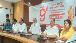 प्रयागराज के सर्किट हाउस में प्रेसवार्ता करते प्रदेश के जलशक्ति मंत्री स्वतंत्रदेव सिंह। जागरण
