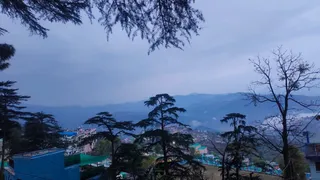 सुबह के समय आसमान में घने बादल छाए रहे. Jagran