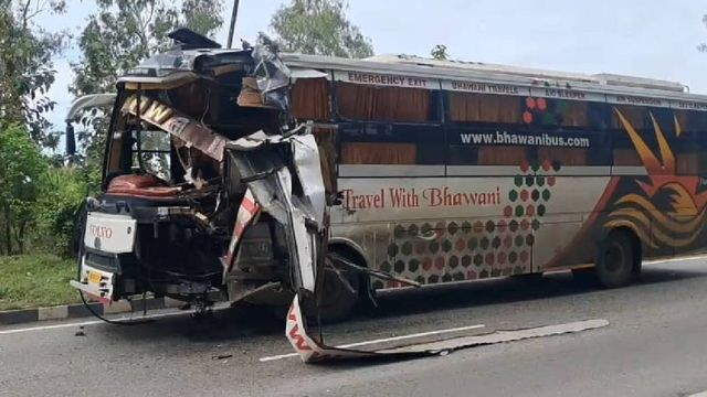 पठानकोट में दो बसों में आमने-सामने की टक्कर, कंडक्टर की मौत; छह घायल
