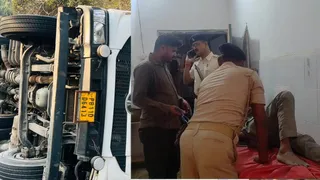 हदहदवा पुल के पास एनएच-20 पर डस्ट लदा ट्रक पलटा