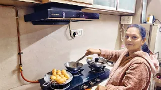 गलियों में कनेक्शन का इंतजार