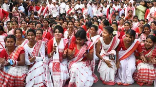प्रकृति पर्व सरहुल के रंग में सजा शहर, शनिवार को निकलेगी भव्य शोभायात्रा।