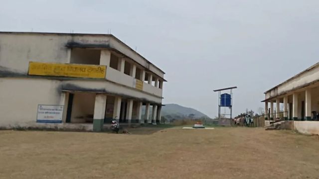 टेंगाडीह स्कूल में 11 छात्रों के परीक्षा से वंचित रहने पर BDO और CO ने की जांच, प्रधानाध्यापक की लापरवाही उजागर
