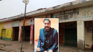 ग्राम पंचायत की भूमि पर बनी इन्हीं दुकानों को किया गया सील और आरोपित का ताऊ राकेश सिंह