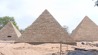 सेवेन वंडर पार्क में बना पिरामिड। जागरण