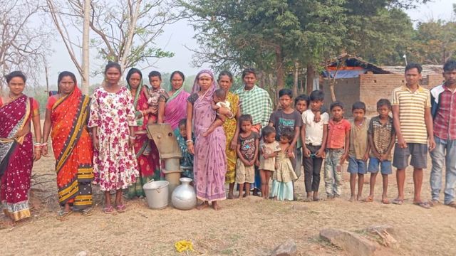पश्चिमी सिंहभूम के चाईबासा में पेयजल संकट: एक किमी से दूर पानी लाने को मजबूर ग्रामीण, महीनों से खराब पड़ा नल
